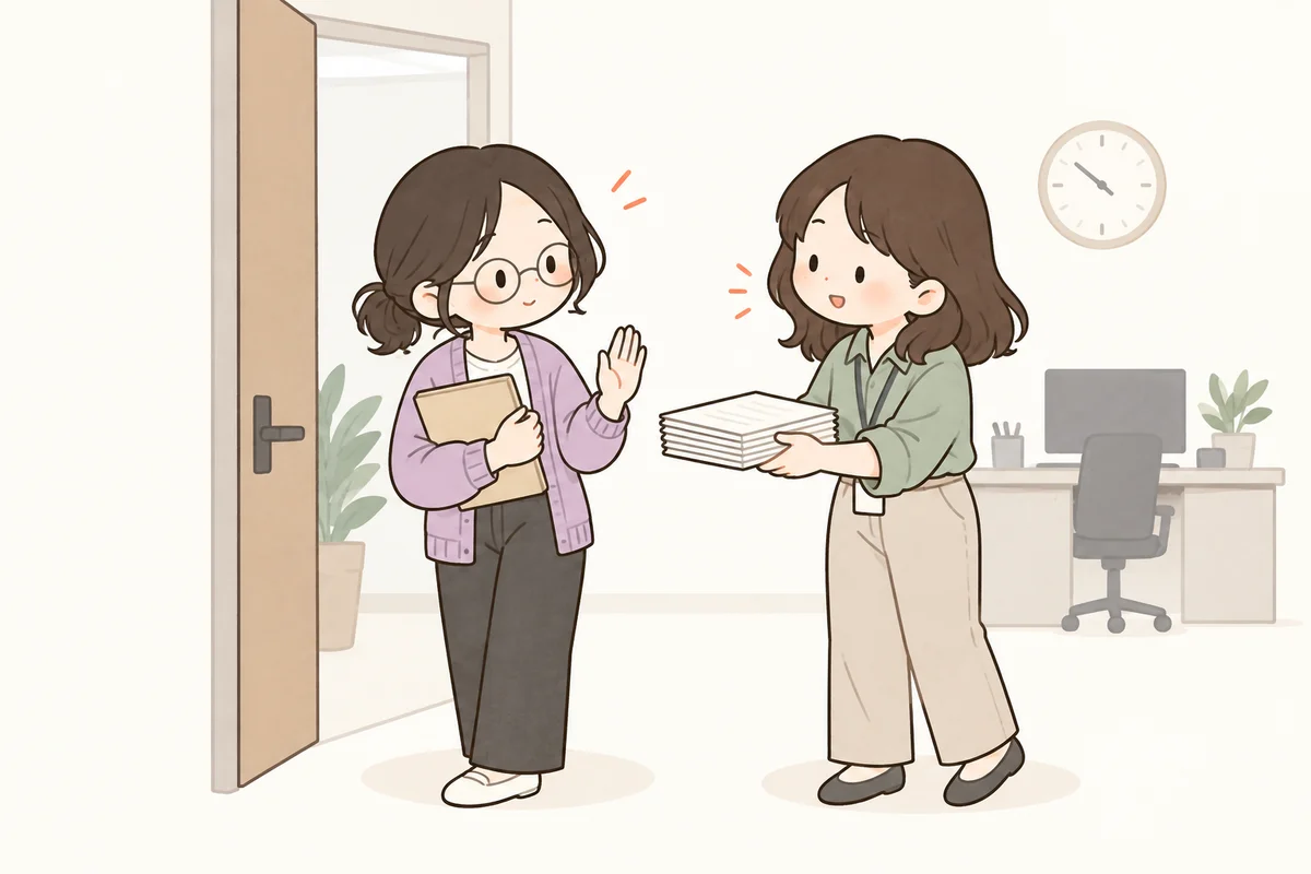 사무실에서 추가 부탁의 범위를 이야기하는 두 동료